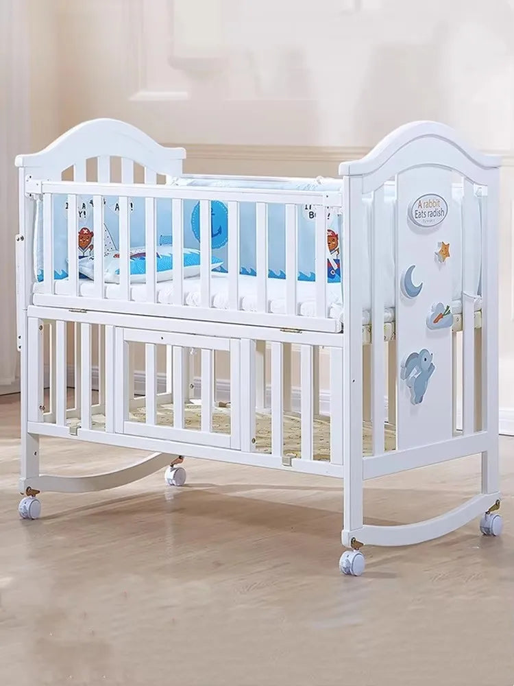 🌟 1M White Pine Wood Baby Crib with Mosquito Net & Bedding Set – Soft Rocker, Removable Wheels & Side Bed Function 🌟